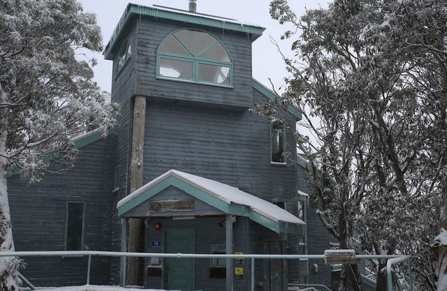 WHISTLER 1A - Mt Buller Village Couples Accommodation