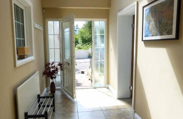 WHITE GABLES, family friendly, with a garden in Great Clifton