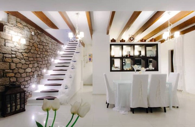 White Diamond Villa with pool and sea view!