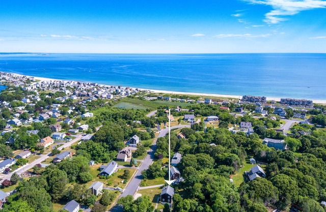 White Horse Cozy House - 8 minute walk to beach!