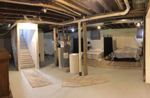 Whole house w/full basement 3 bdrms 2.5 baths 5 recliners + air mattress space