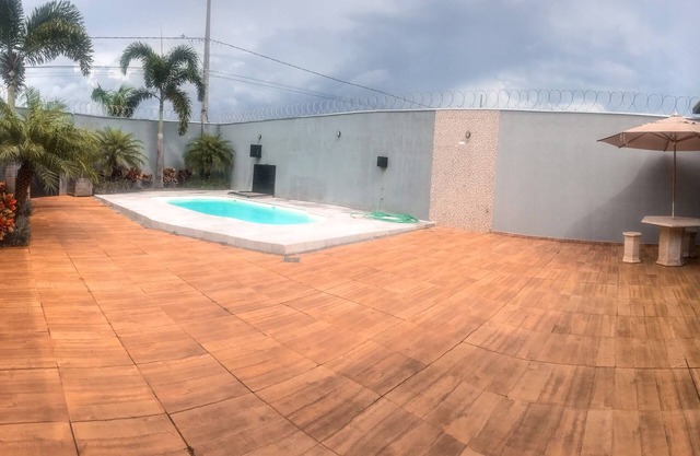Whole Space. Ideal for one person or a couple. Pets are welcome.