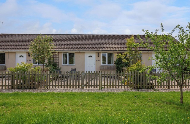 WIDGEON, pet friendly, with a garden in Highbridge