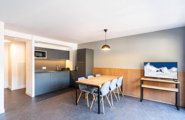 Wifi, 200m from resort center, fitness, swimming pool, sauna, hammam, terrace, balcony, tv