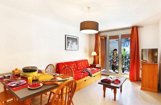 Wifi, 50m from resort center, fitness, swimming pool, sauna, parking, ski locker, 39m²