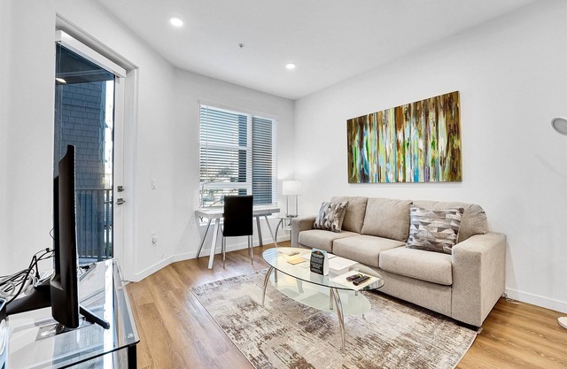 Wifi In + Outdoors! 1BR in Mission Valley rnr Downtown
