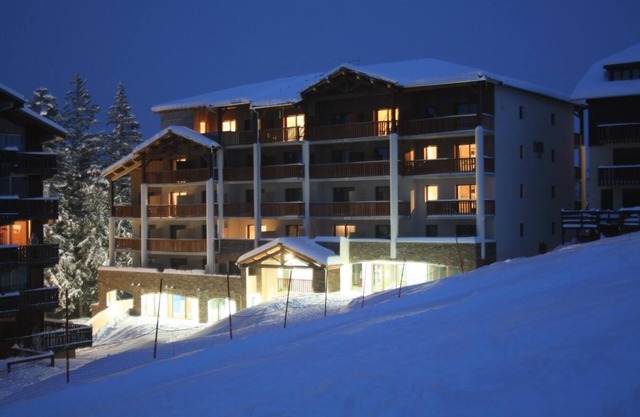 Wifi, ski-in/ski-out & foot of the slopes, terrace, parking, tv, ski locker, 45-50m²