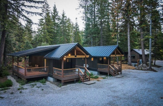 "Wilderness Lodge" 1 bedroom cabin in the woods