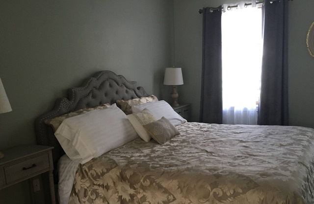 Williston Village INN- Suite r . for 4 people