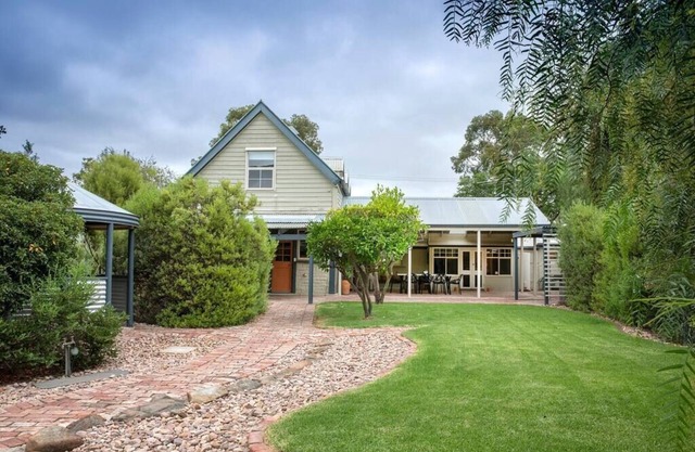 Willunga Cottage- Sleeps 6, Pool