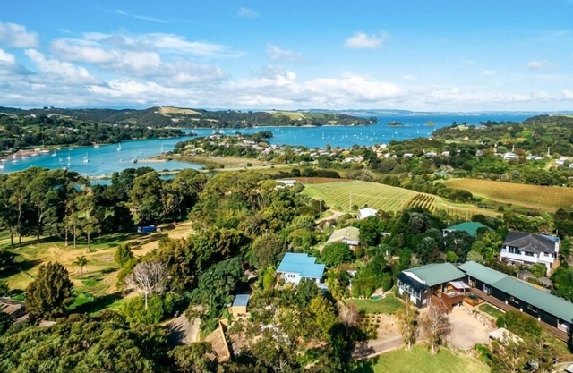 WILMA HOUSE : Coast and Country