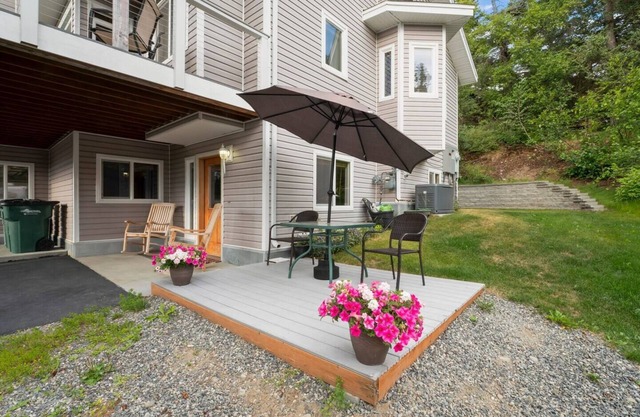 Wind Song Retreat on the Anchorage Hillside!