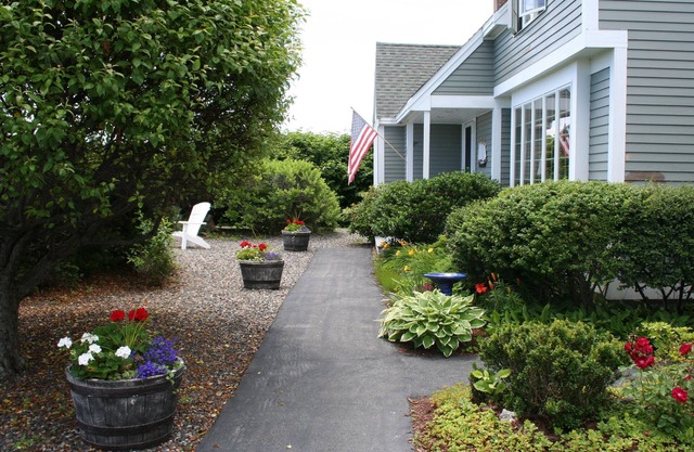 Windswept-An adorable apartment across from the beach