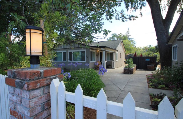 Wine Country 2 bedroom Cottage (with Optional 1 bedroom Guest House)