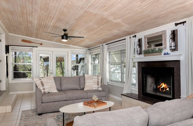 Wine Down River | 2/2, sleeps 8 | Hot tub, pet friendly, river access, kayak & fish!