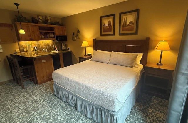 Wine 🍇Resort Room *Snow * Mtn Bike * Hiawatha *