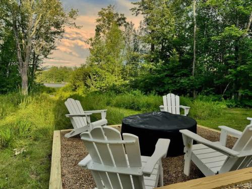 Winnisquam Landing Lakefront Firepit Deck