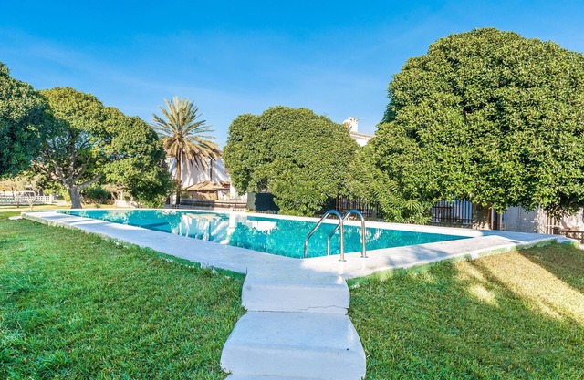 With Modern Interior and Shared Pool - Apartment Rosmare