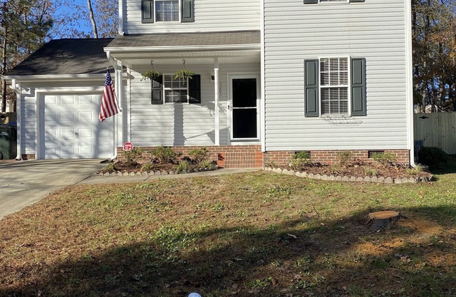 Wonderful Home 5 min. from Shopping and Dining.