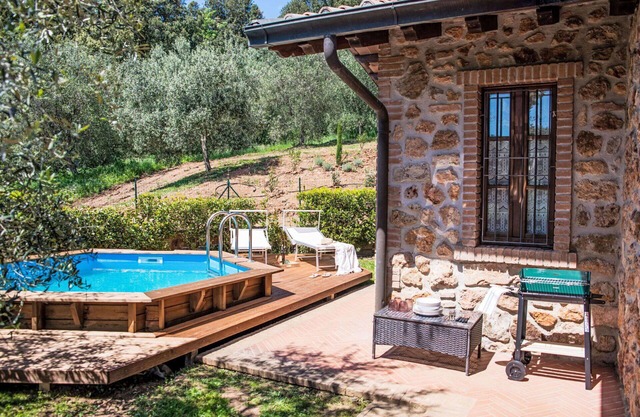 Wonderful private villa with A/C, private pool, WIFI, TV, patio, pets allowed and parking
