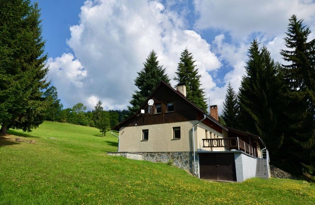 Wonderful private villa with WIFI, TV, terrace, pets allowed, panoramic view and parking