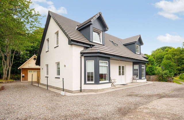 Wonderful private villa for 8 guests with WIFI, TV, patio, pets allowed and parking