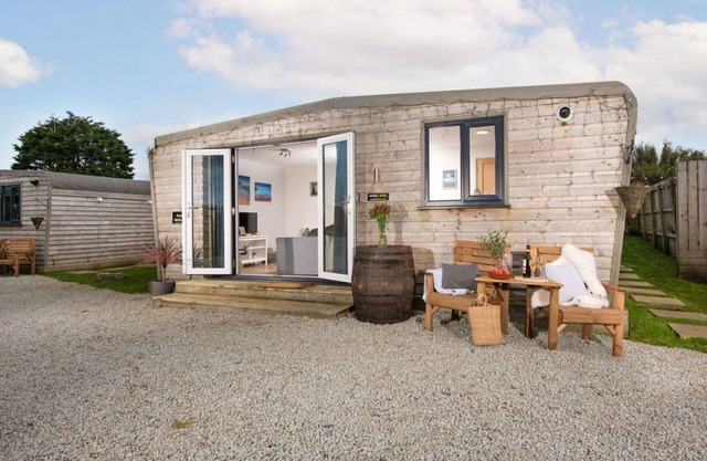 Wonderful private villa for 4 guests with hot tub, WIFI, TV, pets allowed and panoramic view
