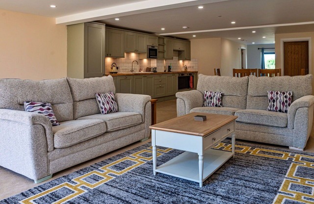 Wonderful villa for 6 guests with hot tub, WIFI, pets allowed and parking