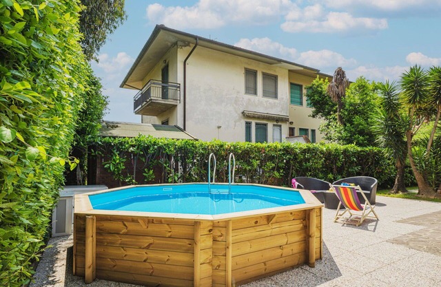 Wonderful villa with private pool, WIFI, TV, pets allowed and parking, close to Forte Dei Marmi