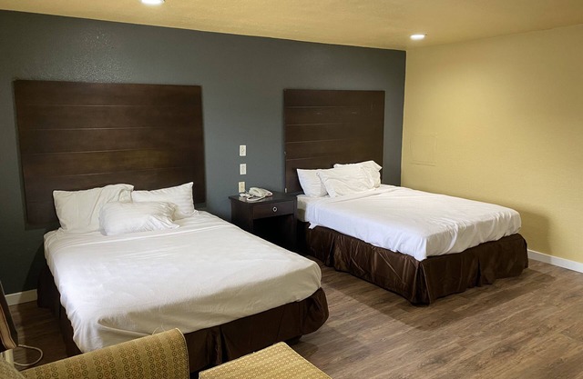Woodridge Inn and Suites
