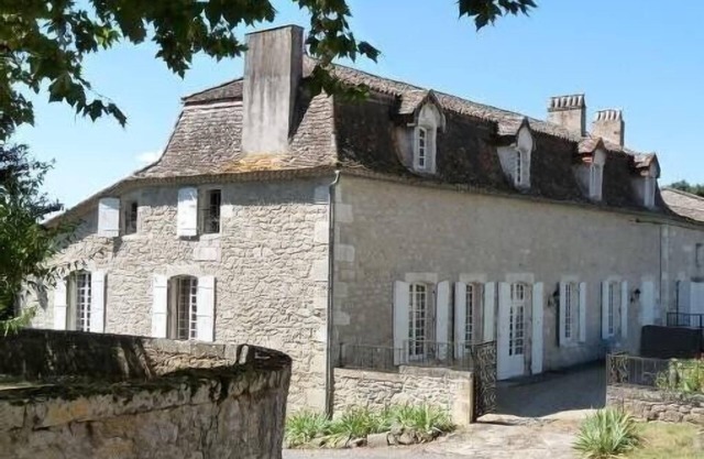 XVII century Mansion (Charteuse) 10 pers 300m2 private pool servises