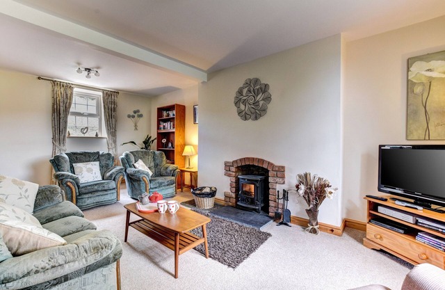 Y Llwyn - Four Bedroom House, Sleeps 6