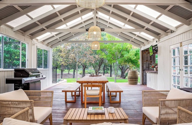 Yallingup Homestead - Lakeside Rural Retreat