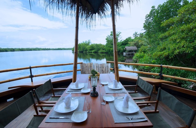 Yathra Houseboat