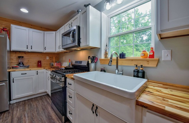 YellowCreek Cabin-A country Getaway 2-bdr cabin with AC, WiFi, Hunting, Fishing