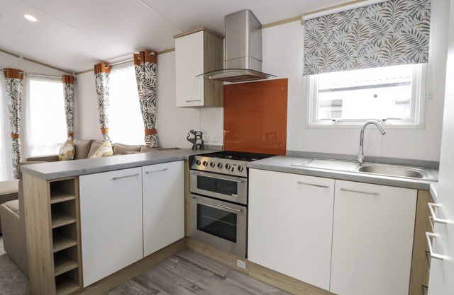 YEW, pet friendly, with a garden in Denny