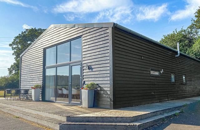 Yew Tree Barn - HW7737