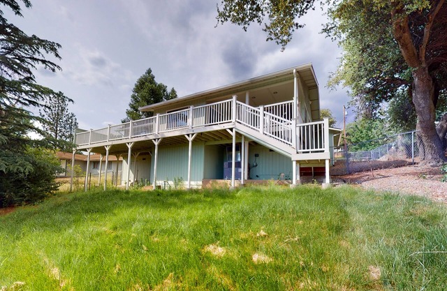 Yosemite Portal | House in Oakhurst