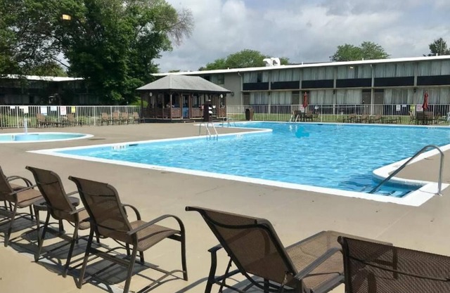 Your Home Away From Home! Onsite Pool, Pets Allowed, Free Parking