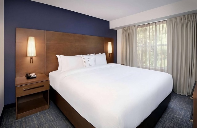 Your Home Away From Home! Free Breakfast, Swimming Pool, Pet-friendly!