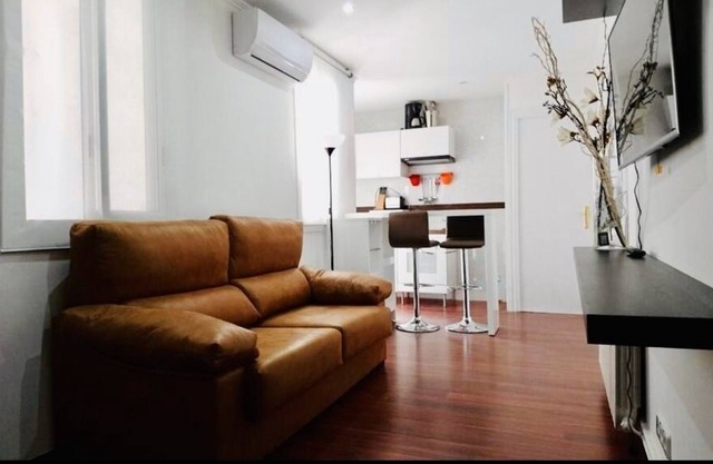 Your home in Barcelona awaits you: wifi, elevator and relax in Plaza España.