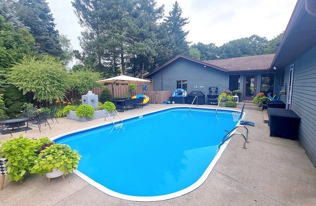 Your Very Own Private Resort with Pool and Hot Tub – Chill Vibes Await!nnnn