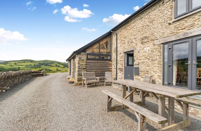 Ysgubor Tanllan - Three Bedroom House, Sleeps 6