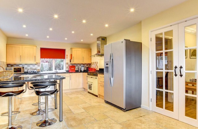 Ysgubor y Coed - Four Bedroom House, Sleeps 8