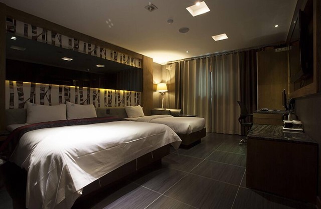 Zenith Hotel