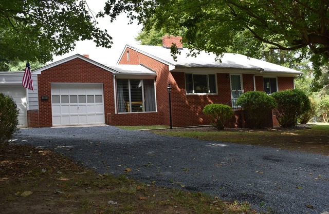 Zoo House just minutes to Zoo, Pottery, walking distance to Zoo City Sportsplex