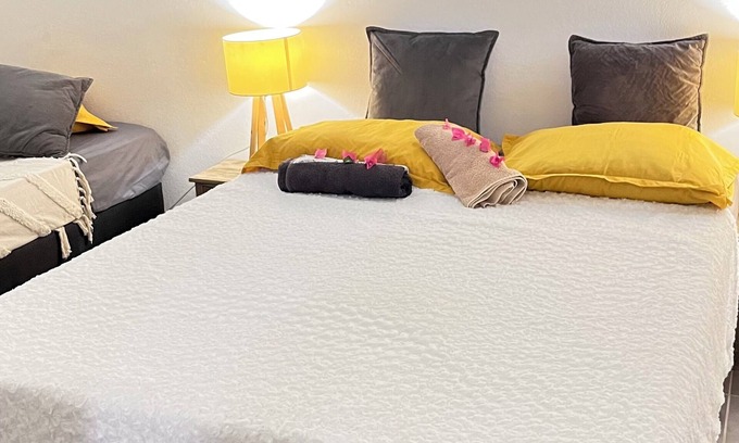 Anse-Bertrand House | À 5 Minutes de la Plage! Deux Logements Haut et bas Idéal Pour des Familles