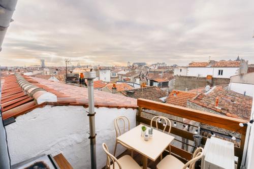 La Rochelle City Centre Apartment | Élégance Rochelaise avec Terrasse