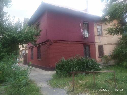 Krivoy Rog Apartment | Ваш затишок у двоповерховому будинку у Центрі Міста