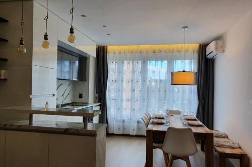 Samokov Apartment | Луксозен апартамент с WiFi на 10км от Боровец